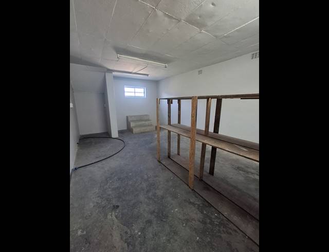 1,085M² WAREHOUSE FOR SALE IN BRAELYN INDUSTRIAL